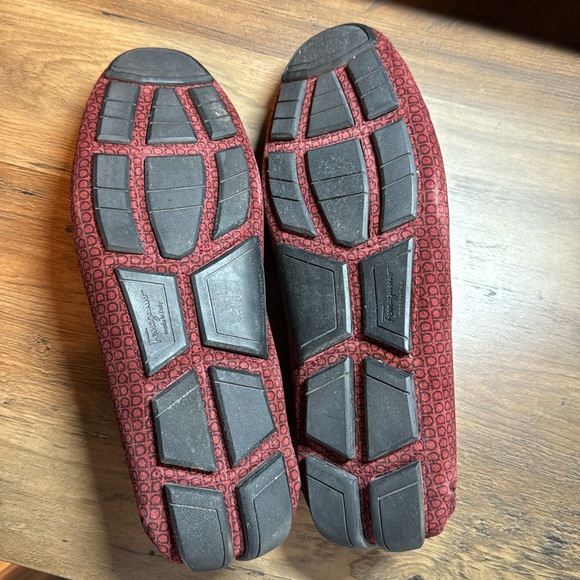 Ferragamo Gancini red suede driving loafer - Picture 6 of 9